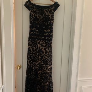 Gorgeous lace Tadashi lace gown